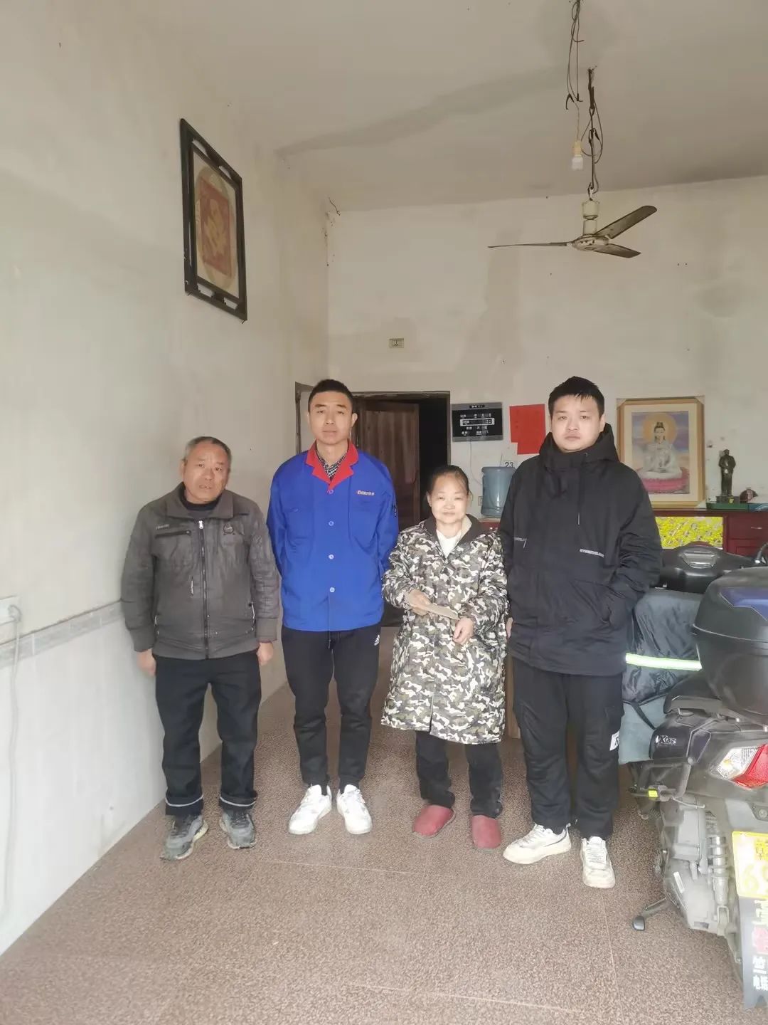 德博科技爱心基金委员走访慰问困难员工